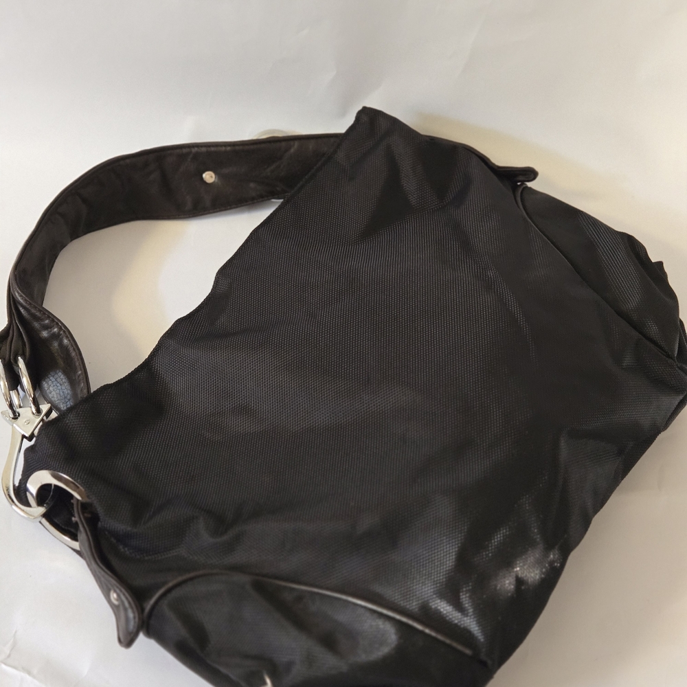 Classic Black Shoulder Bag - Versatile Everyday Tote